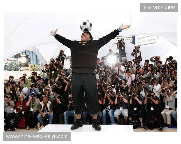 纪录追逐：非凡球员再创奇迹的瞬间，非凡足球视频